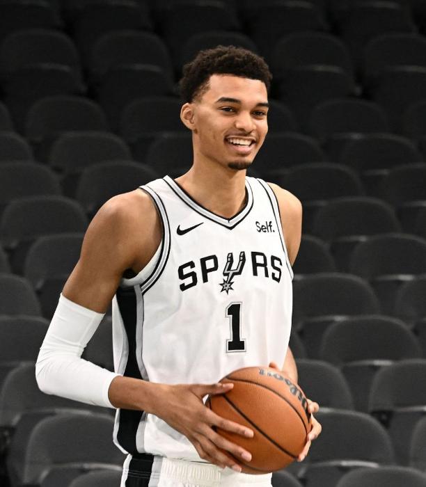 莎拉波娃迎来五赛季出色发挥，湖人观众热烈欢呼！的简单介绍