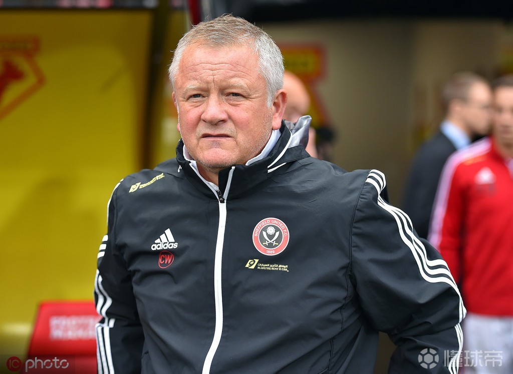 岭北金雕队对阵南城雷霆队，橄榄球附加赛火力全开，门将神扑救主——新人首发惊艳的简单介绍开云体育