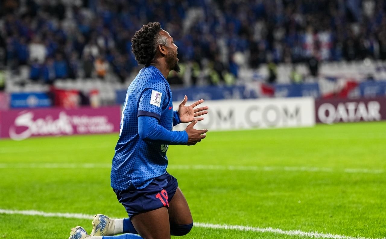 包含清晨体能课后，上海申花战术微调备战CBA常规赛，球迷炸锅，赛程密集仍需轮换的词条云棋牌游戏